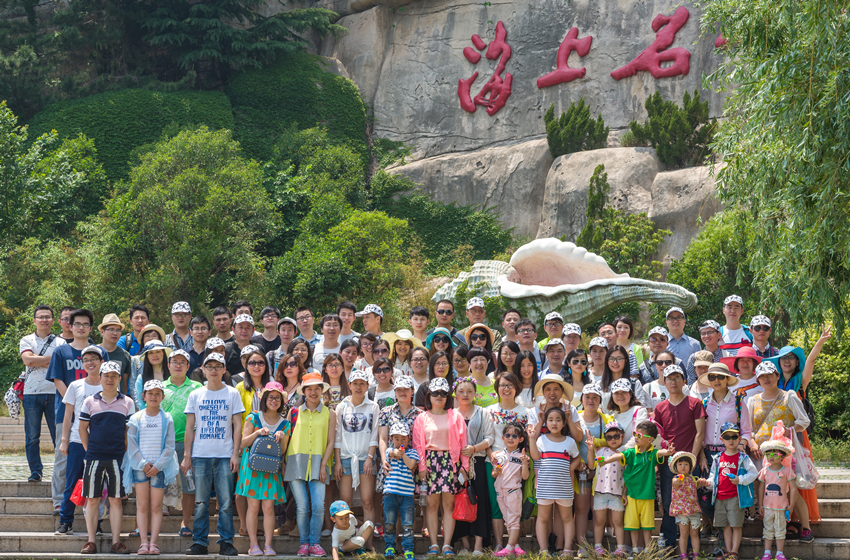 
                            旅行，讓我們感覺(jué)彼此像親人 ——記2015公司集體游青島
